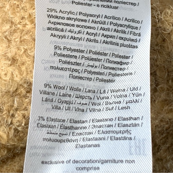 Vero Moda V-Neck Oversized Sweater Recycled Polyester Blend in Tigers Eve - Picture 13 of 14